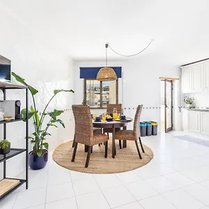 downtown-poets-apartment.hotelaalgarve.com/